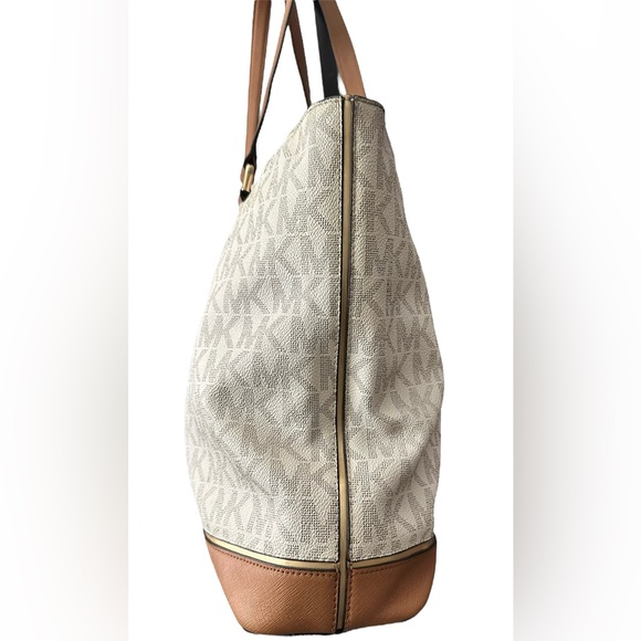 GUC Michael Kors Jet Set Large Logo Tote - Picture 4 of 8